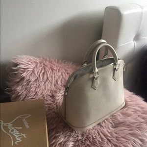 LOUIS VUITTON EPI ALMA.